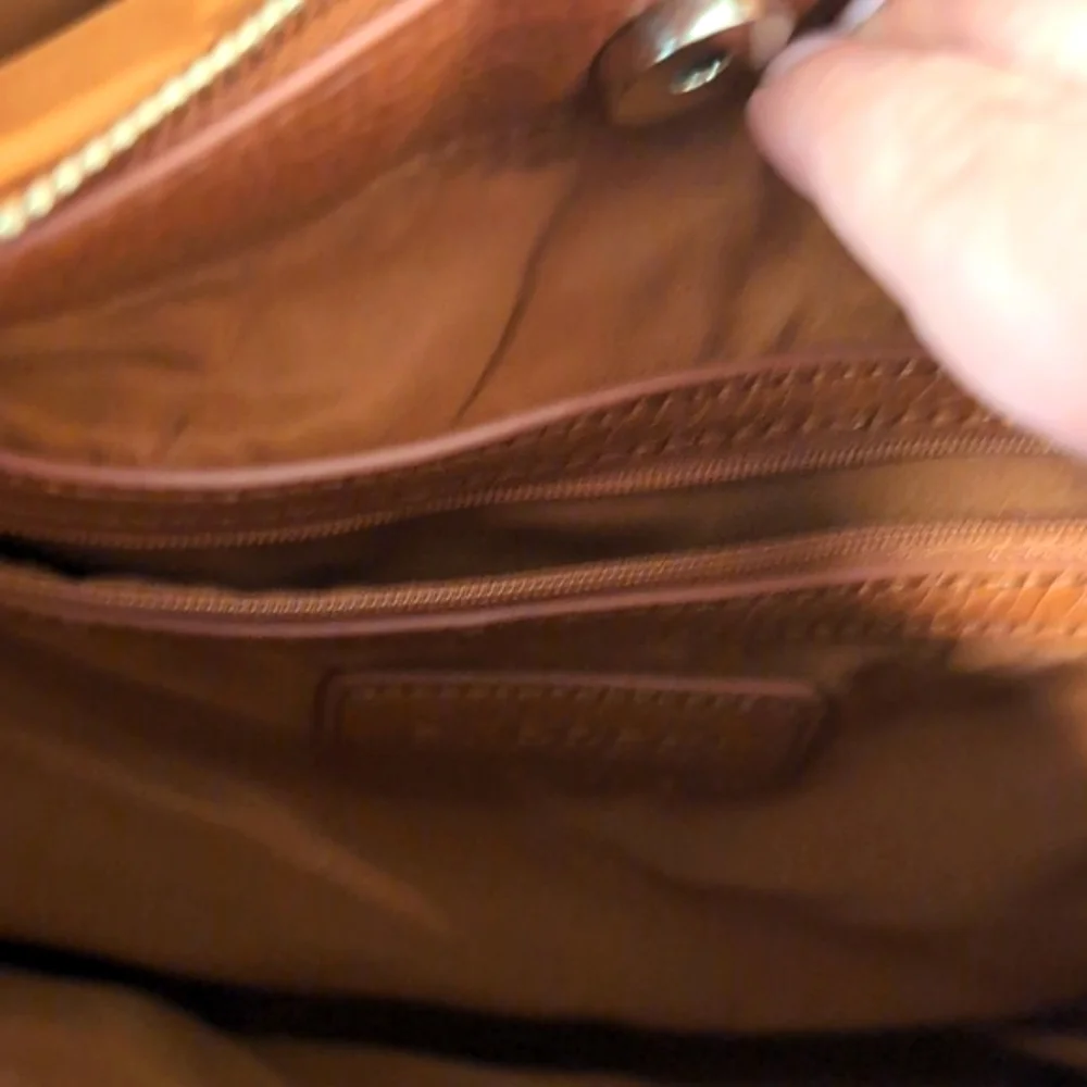 Express Elegant Tan Leather Shoulder Bag